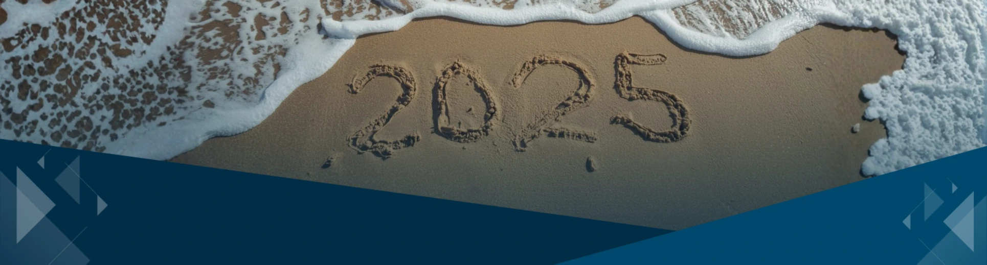 2025 written in sand with incoming waves illustrating year-end planning urgency